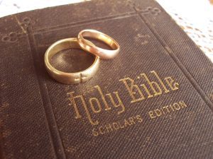 Bible with wedding rings (scholar's edition)