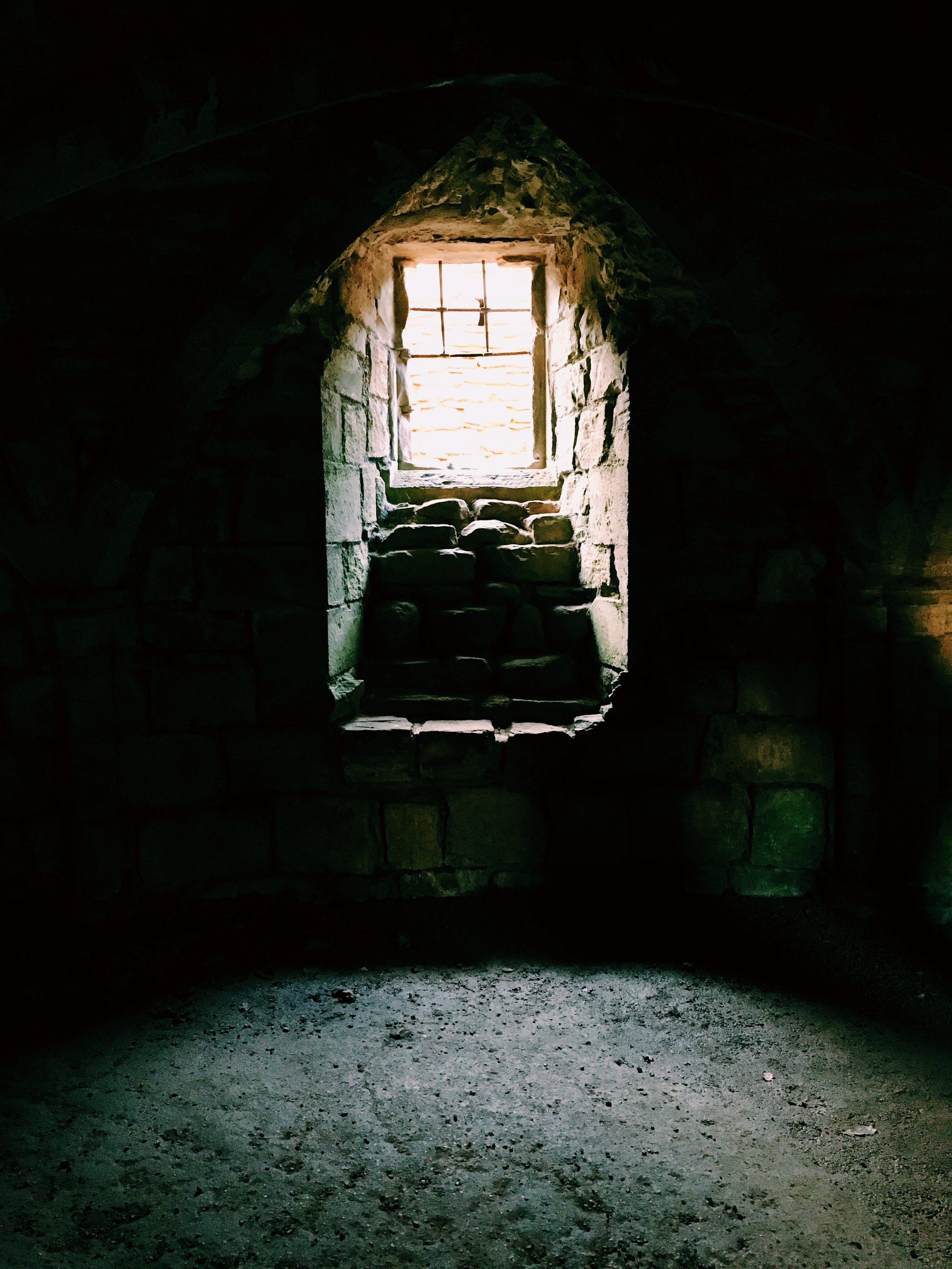 The prisoner lifts his eyes (Ephesians 3:1–3)