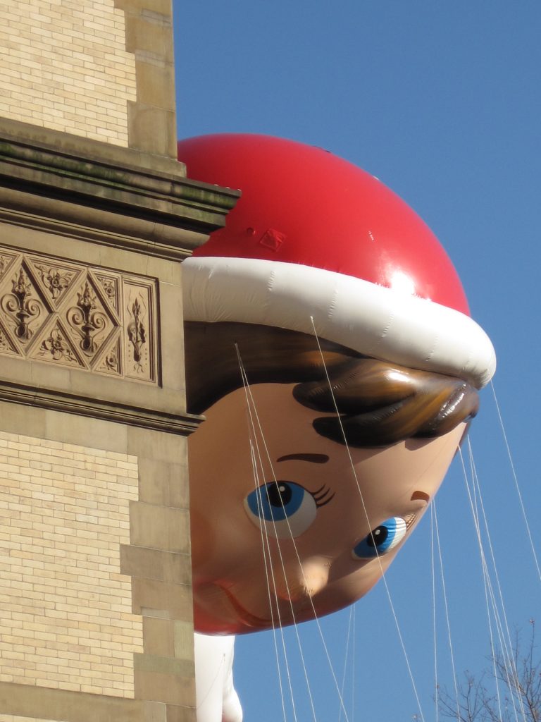 Elf on the Shelf Balloon. Photo by Kim on Flickr https://www.flickr.com/photos/thegirlsny/8208193899