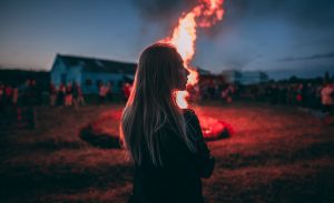Slow-burn crazy-making behaviours. Photo by Vadim Sadovski on Unsplash
